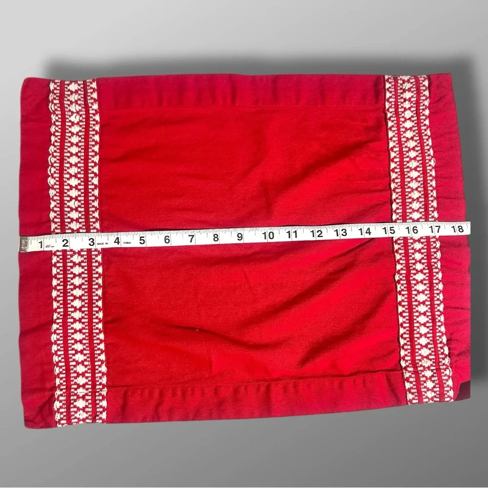 Set of 8 Red Embroidered Placemats 18x14 Holiday Christmas Table Decor Festive - Picture 6 of 7